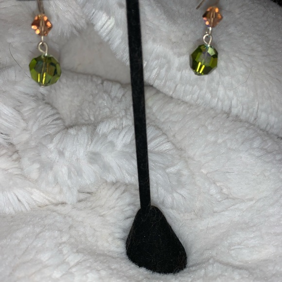 4 pairs of woman earrings - Picture 9 of 14